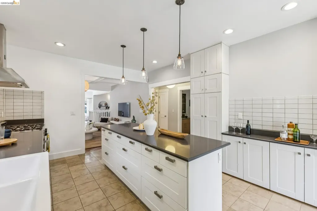 98 Montell Street Oakland CA 94611