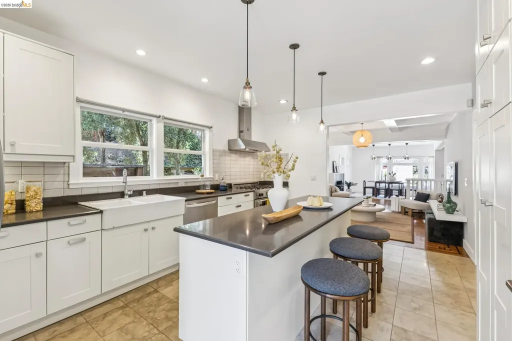 98 Montell Street Oakland CA 94611