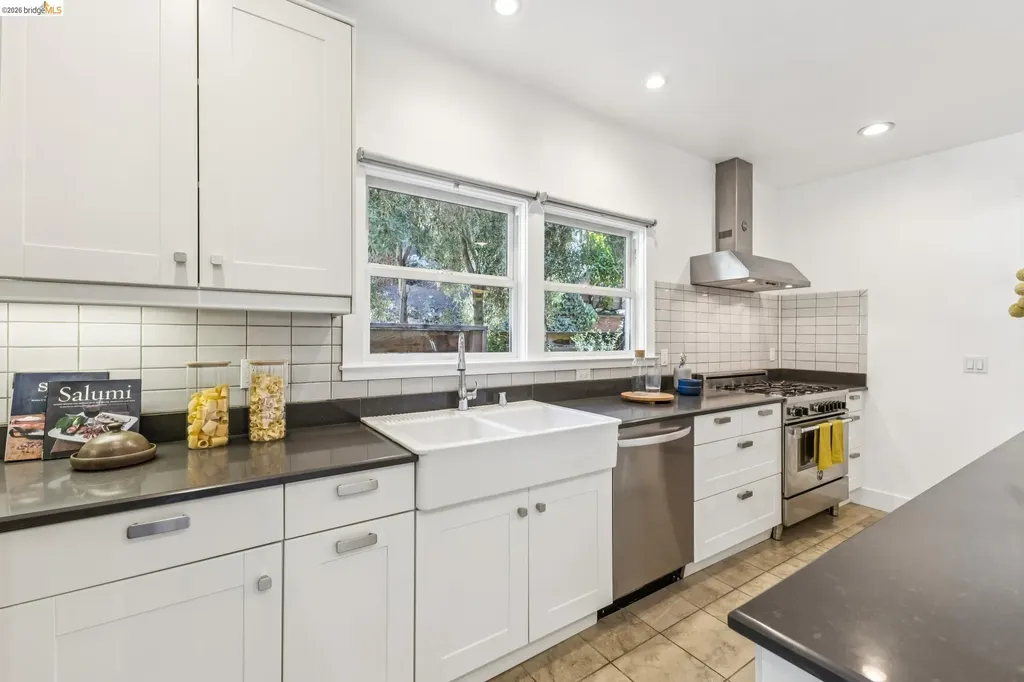 98 Montell Street Oakland CA 94611