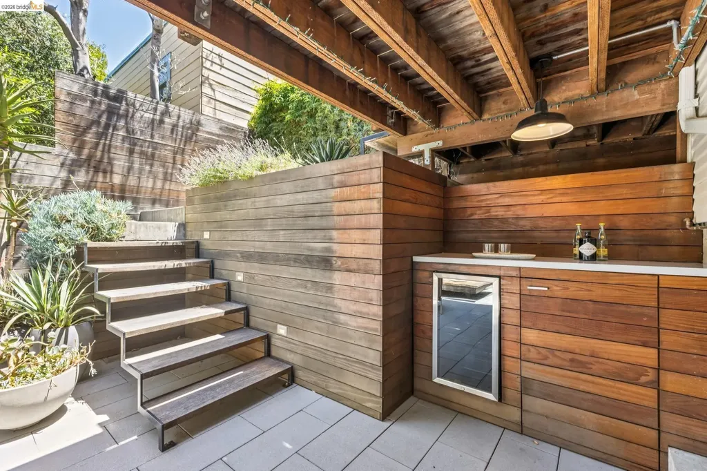 98 Montell Street Oakland CA 94611