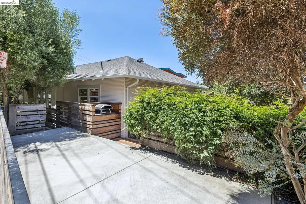 98 Montell Street Oakland CA 94611