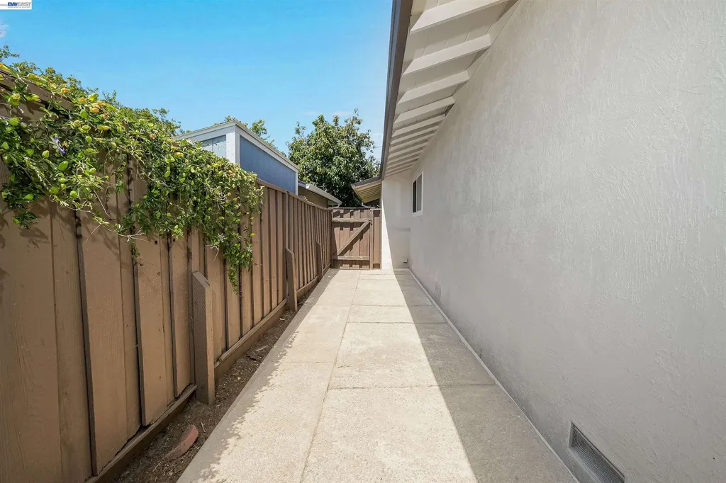 2610 Hawthorne Avenue Hayward CA 94545