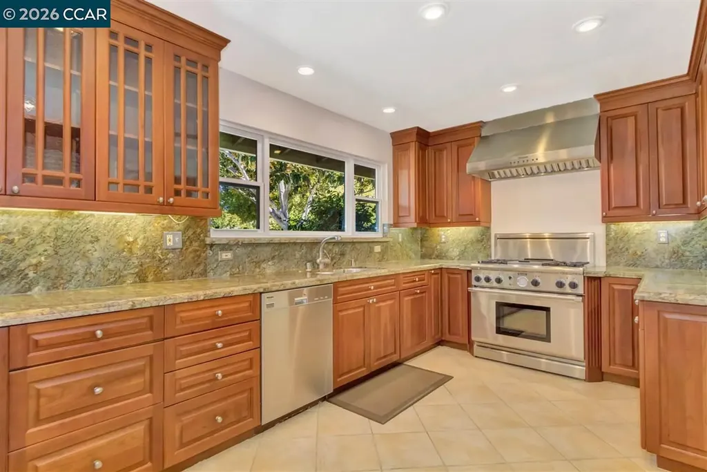 241 Ivy Place Orinda CA 94563