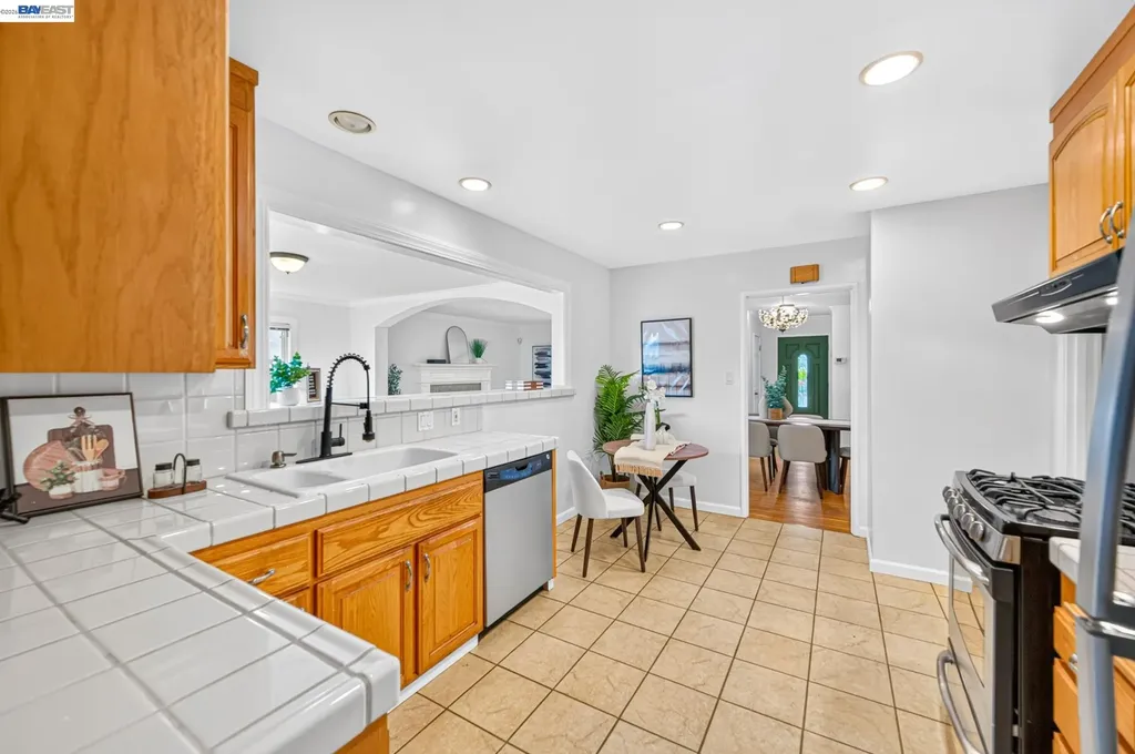 2062 Evergreen Avenue San Leandro CA 94577