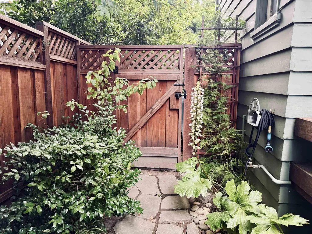 2325 Howe Street Berkeley CA 94705