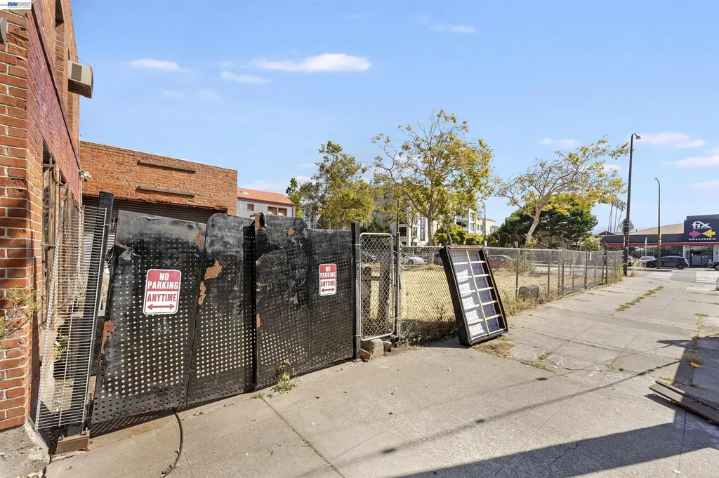 3020 San Pablo Avenue Berkeley CA 94702