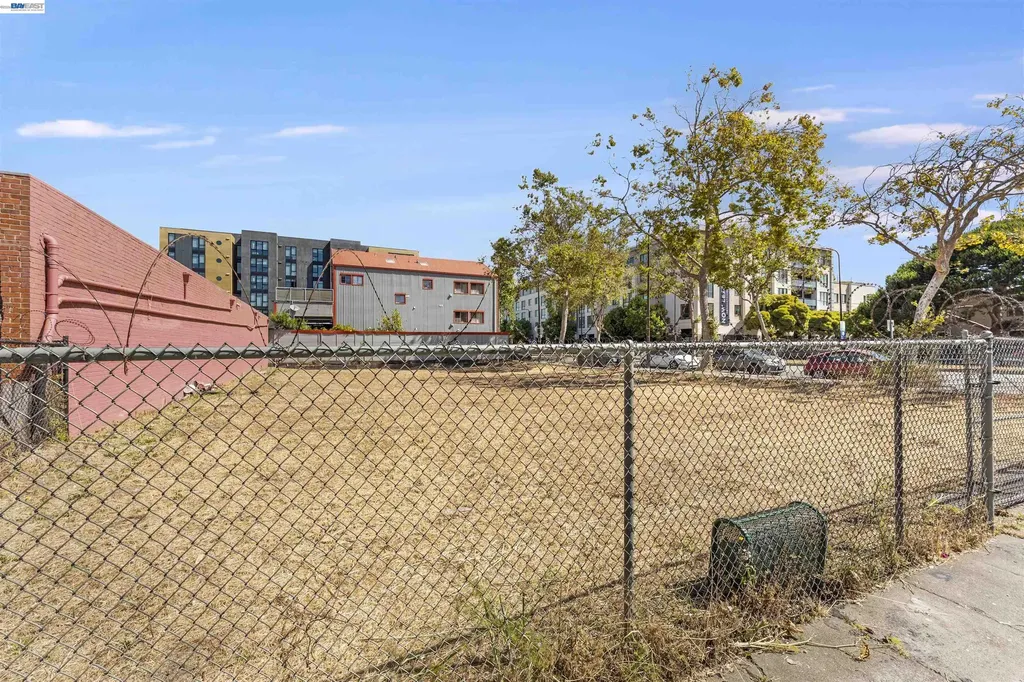 3020 San Pablo Avenue Berkeley CA 94702