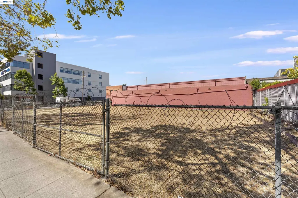 3020 San Pablo Avenue Berkeley CA 94702