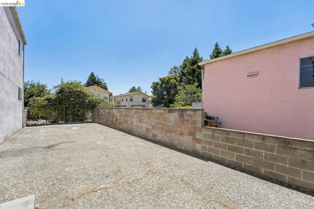 1075 53rd Street Oakland CA 94608
