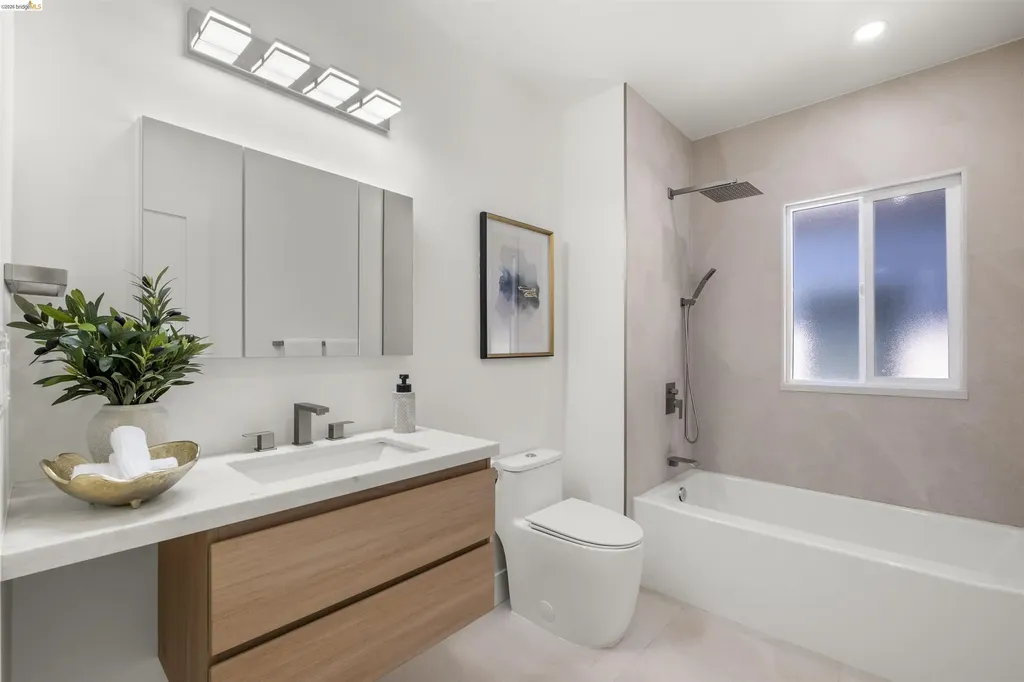 5573 Harvey Avenue Oakland CA 94621