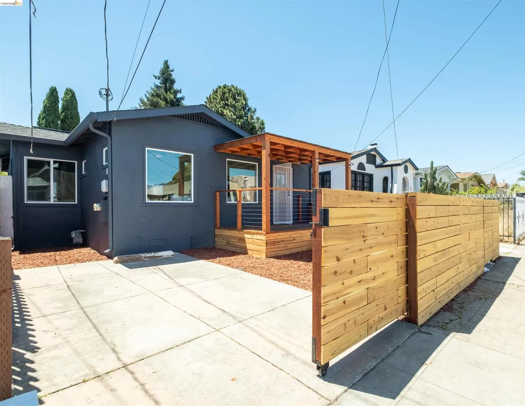 5573 Harvey Avenue Oakland CA 94621