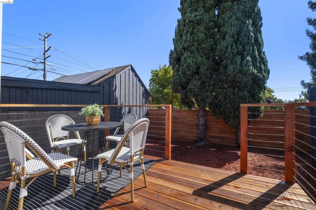 5573 Harvey Avenue Oakland CA 94621