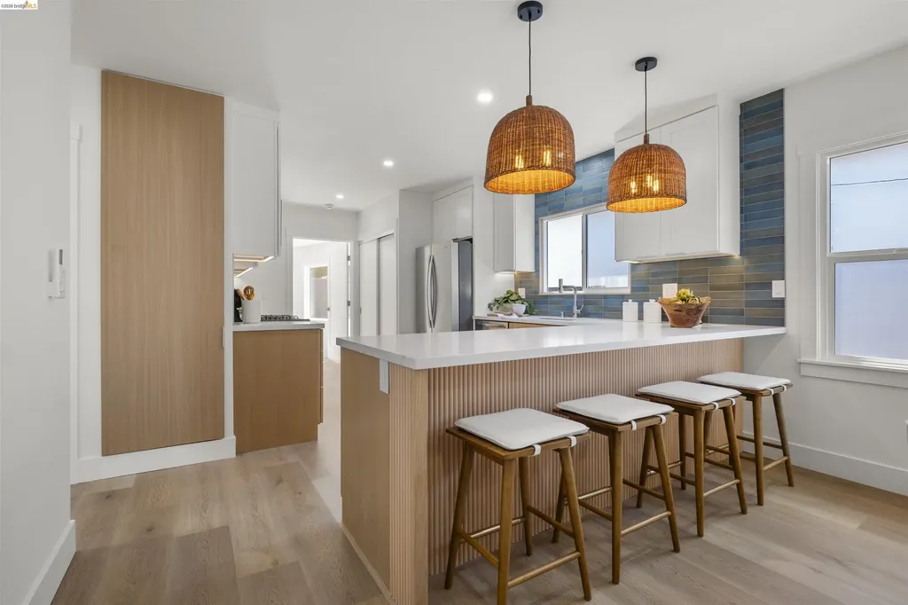 5573 Harvey Avenue Oakland CA 94621