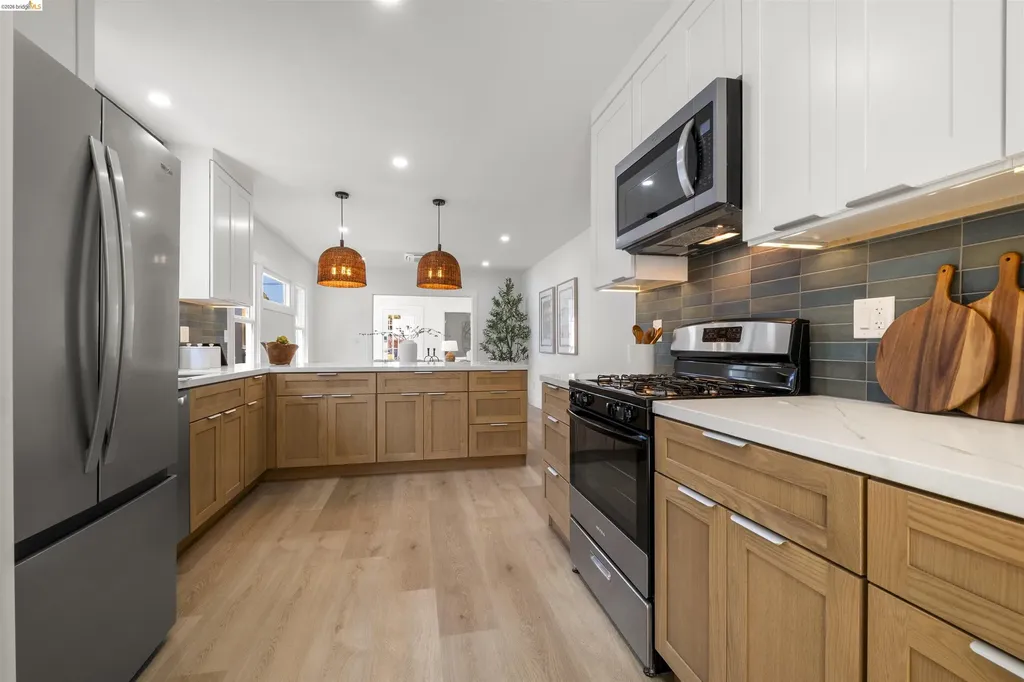 5573 Harvey Avenue Oakland CA 94621