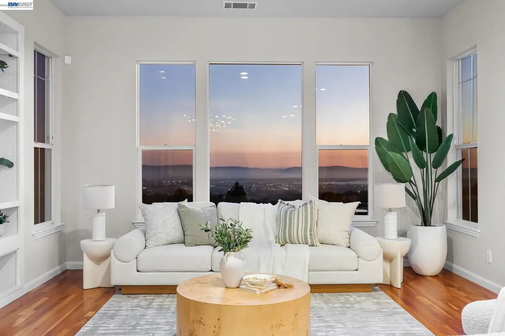 8249 Skyline Circle Oakland CA 94605