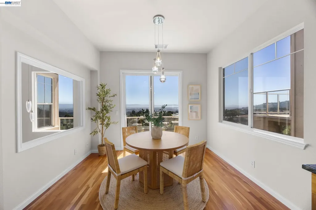8249 Skyline Circle Oakland CA 94605