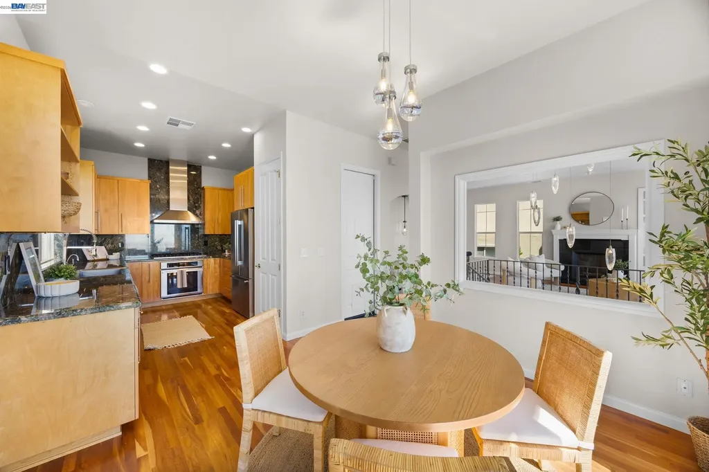 8249 Skyline Circle Oakland CA 94605