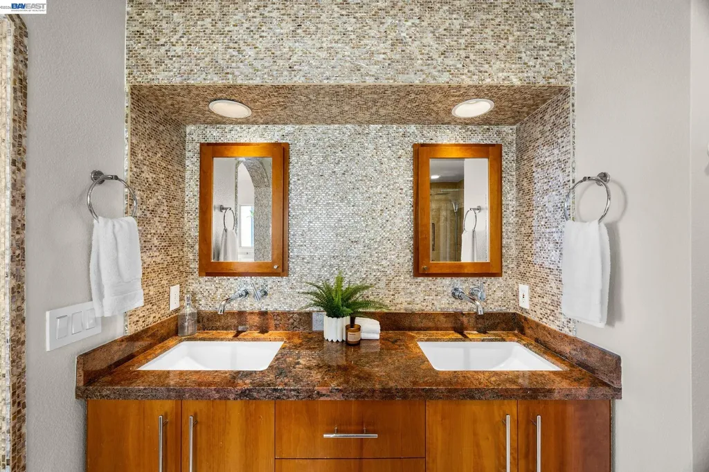 8249 Skyline Circle Oakland CA 94605