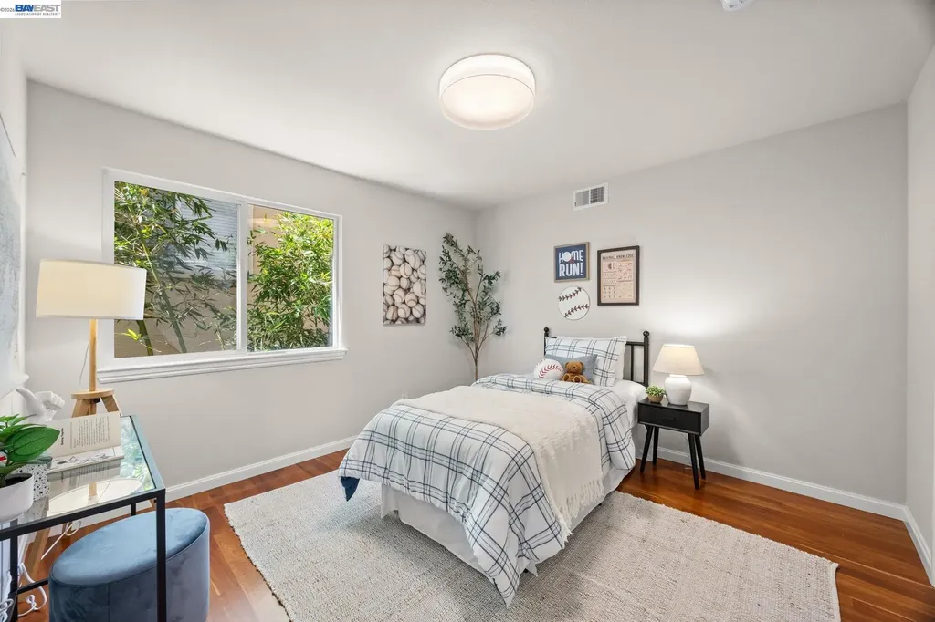 8249 Skyline Circle Oakland CA 94605