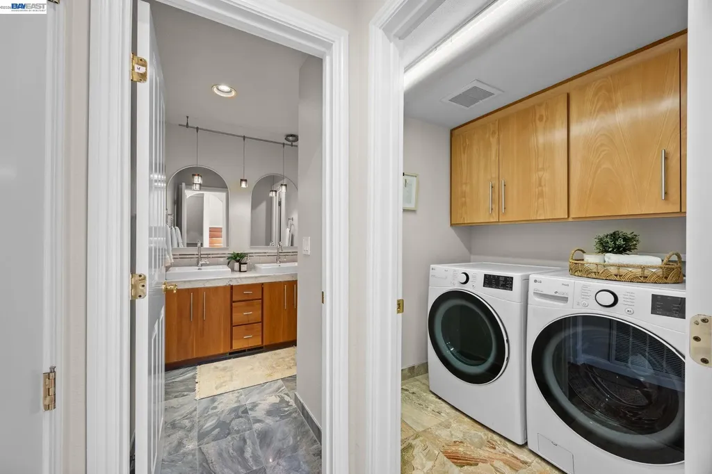 8249 Skyline Circle Oakland CA 94605