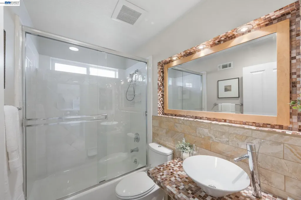 8249 Skyline Circle Oakland CA 94605