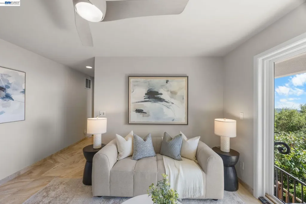 8249 Skyline Circle Oakland CA 94605