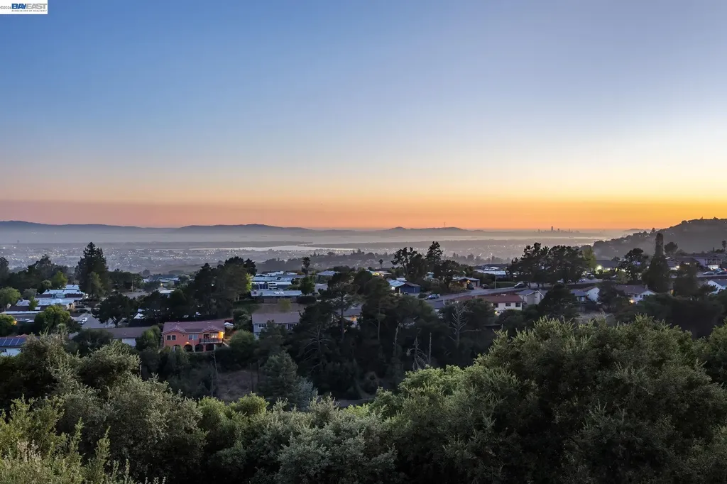 8249 Skyline Circle Oakland CA 94605