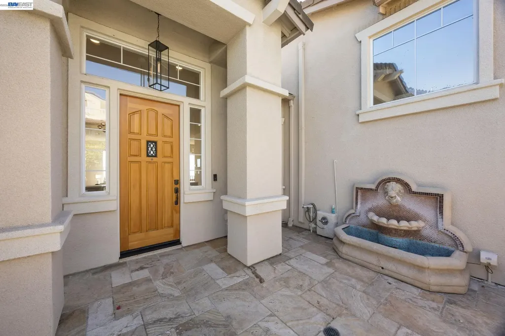 8249 Skyline Circle Oakland CA 94605