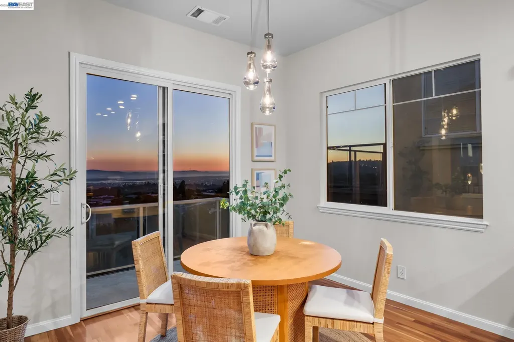 8249 Skyline Circle Oakland CA 94605