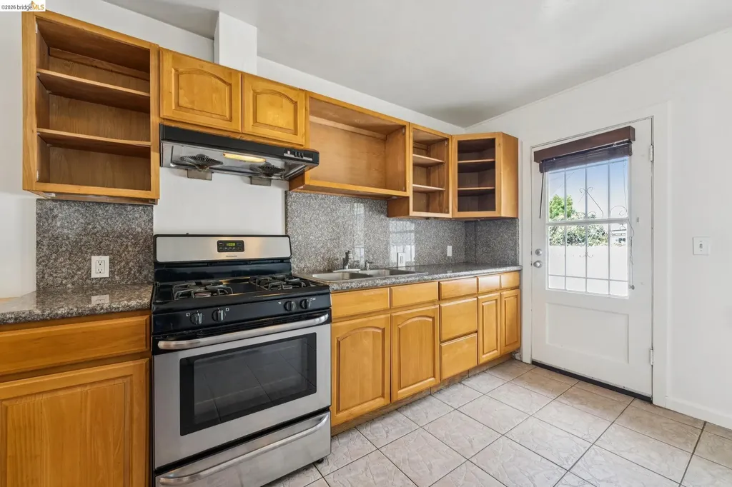 33 Bissell Richmond CA 94801