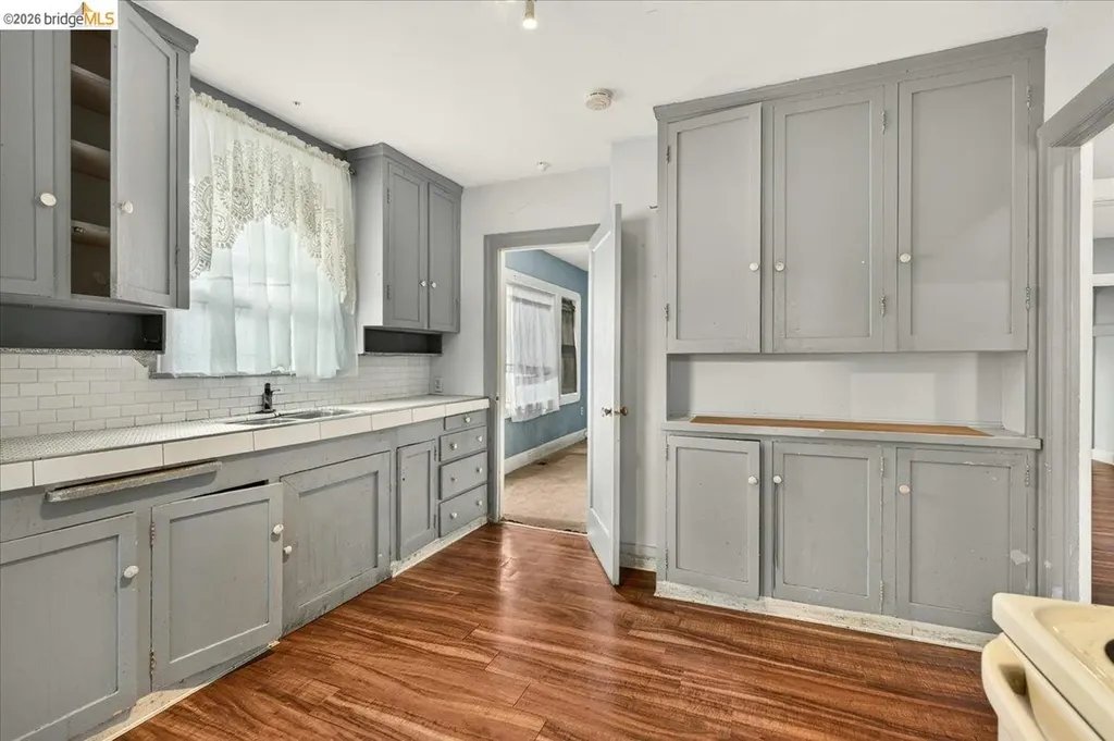 2333 81st Avenue Oakland CA 94605