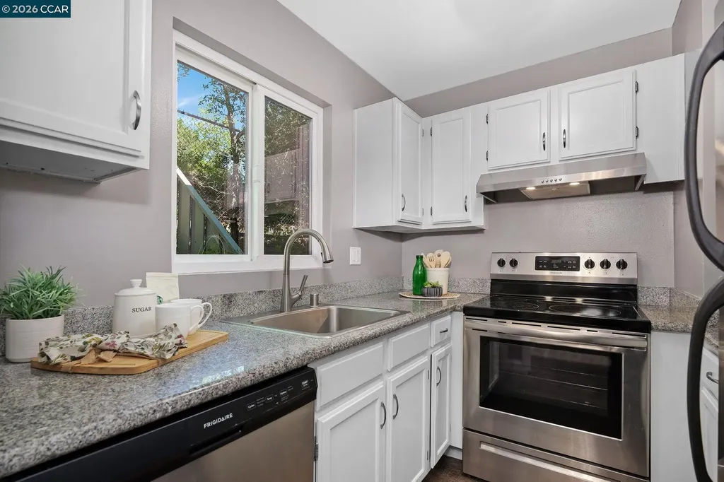 73 Brookwood Road Orinda CA 94563