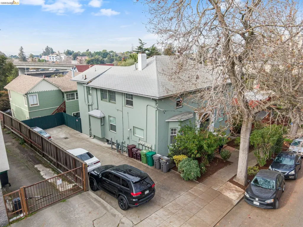95 Moss Avenue Oakland CA 94610