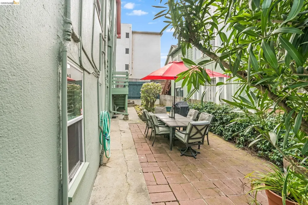 95 Moss Avenue Oakland CA 94610
