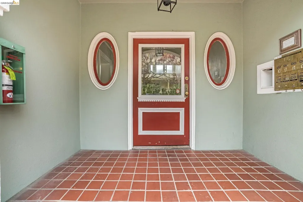 95 Moss Avenue Oakland CA 94610