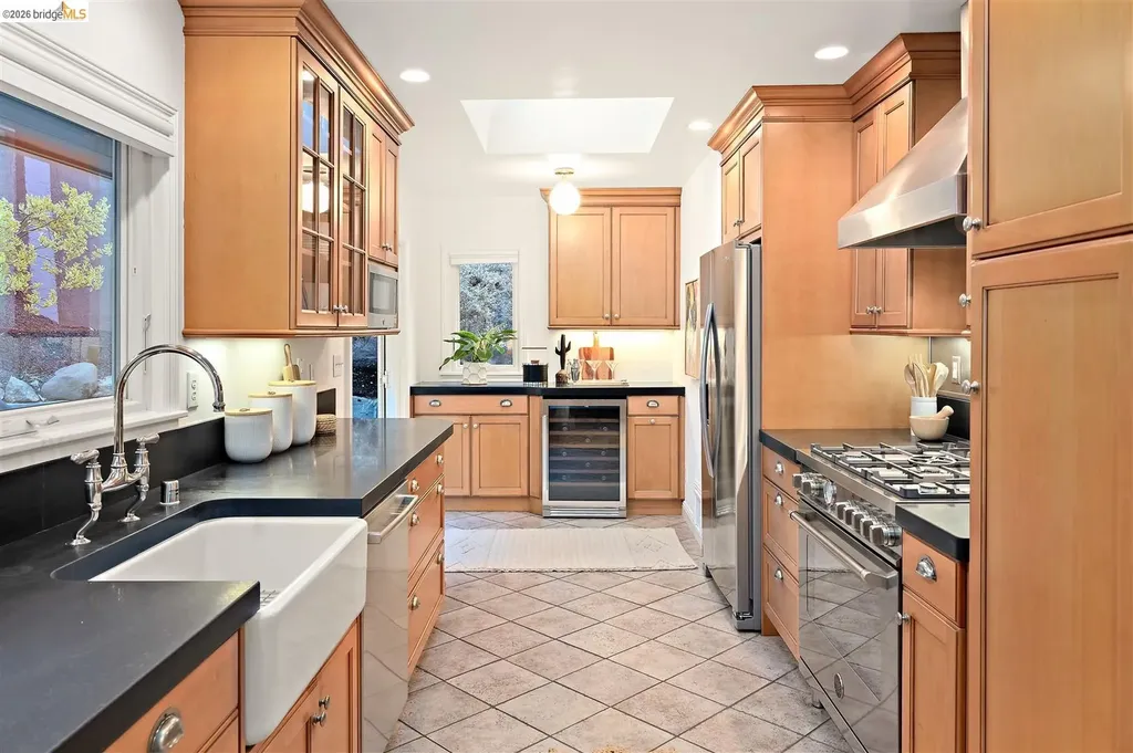3321 Jordan Road Oakland CA 94602