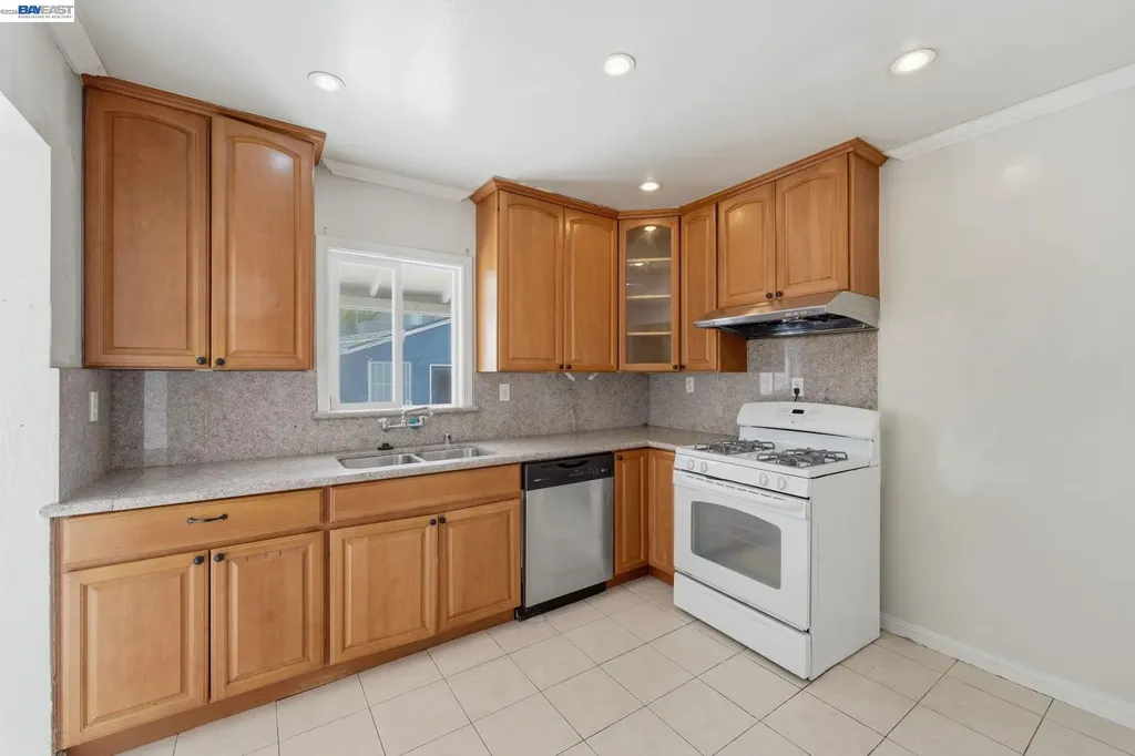 1686 Grand Avenue San Leandro CA 94577