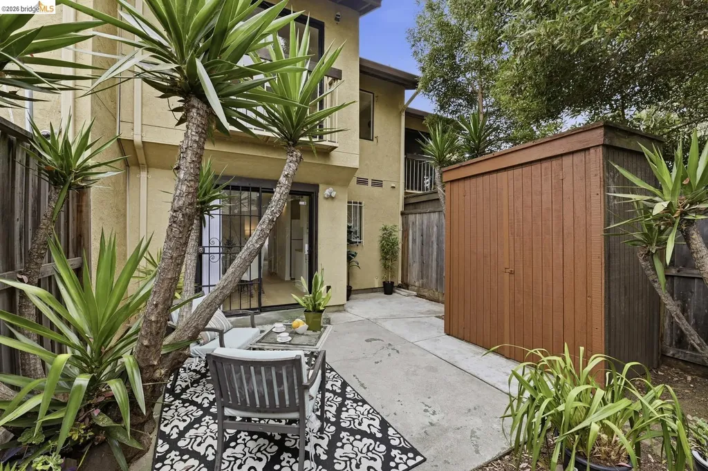 9729 Elmview Drive Oakland CA 94603