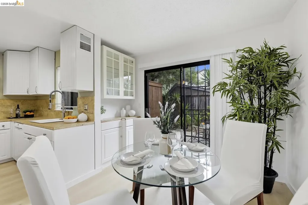 9729 Elmview Drive Oakland CA 94603