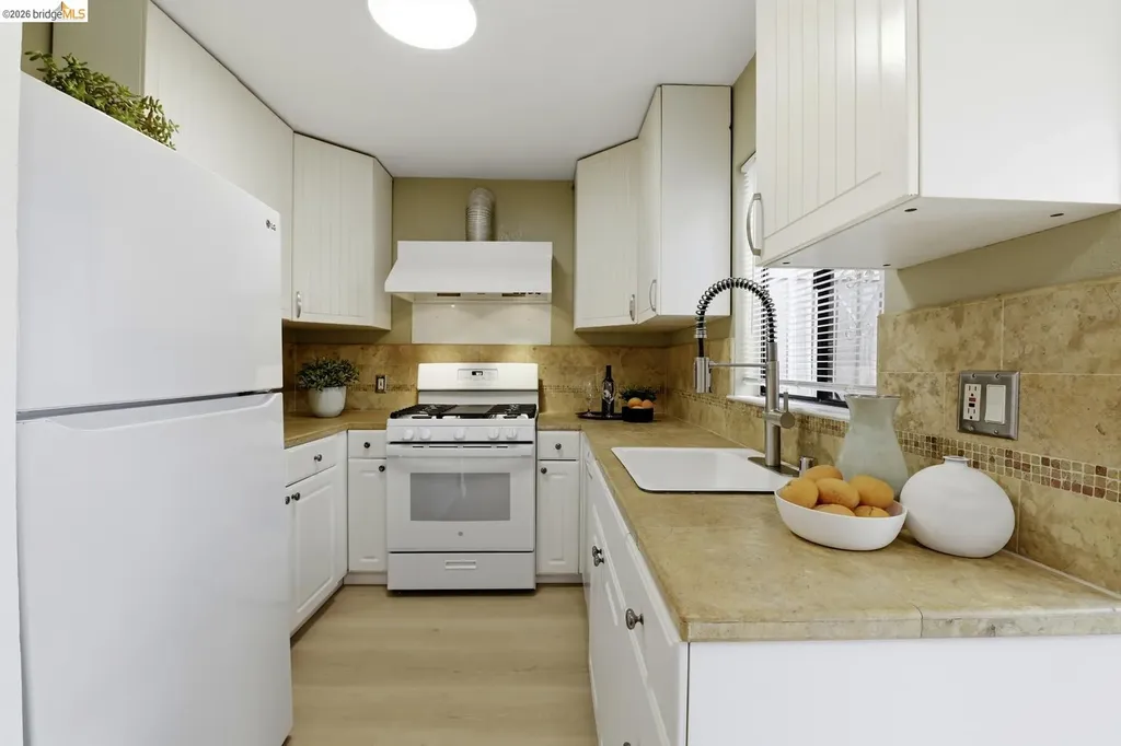 9729 Elmview Drive Oakland CA 94603
