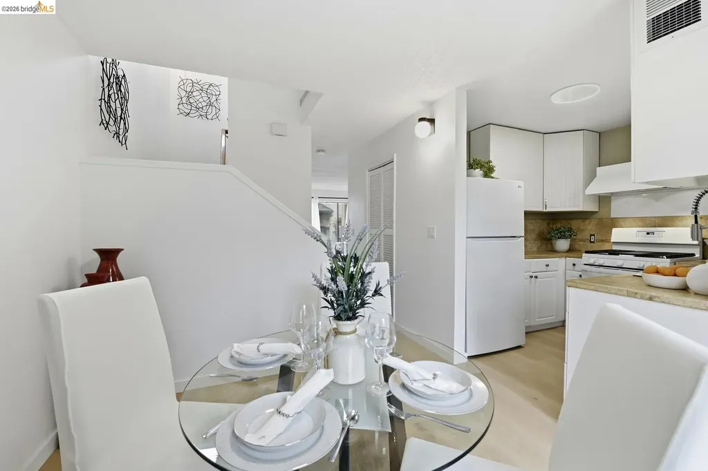 9729 Elmview Drive Oakland CA 94603