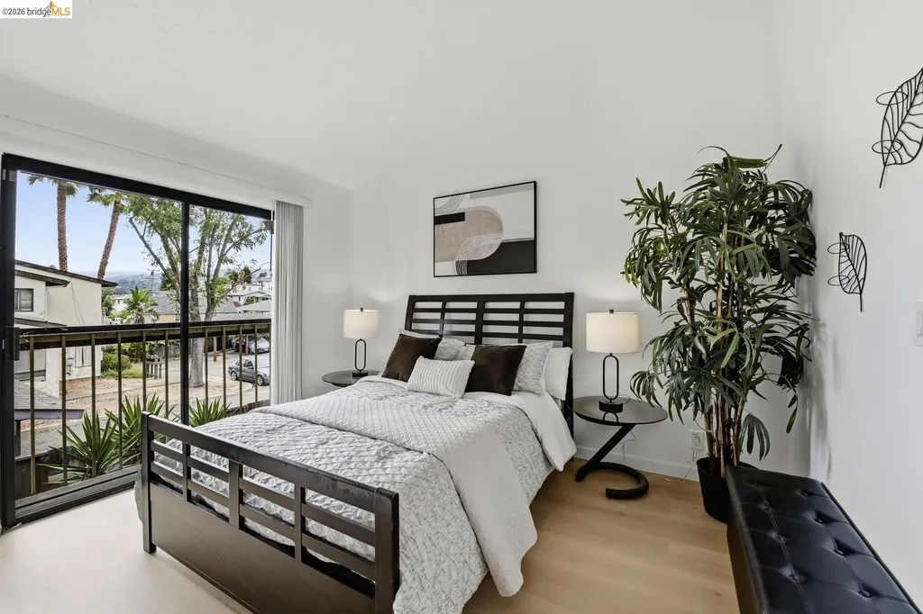 9729 Elmview Drive Oakland CA 94603