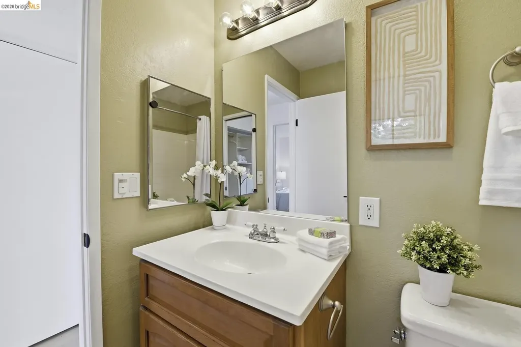 9729 Elmview Drive Oakland CA 94603