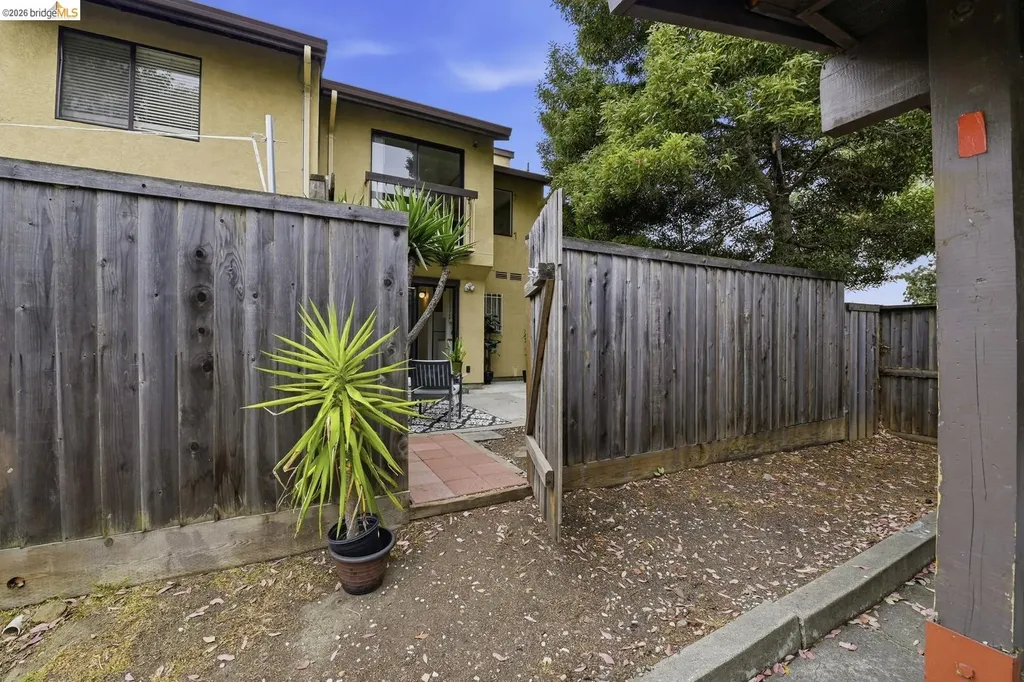 9729 Elmview Drive Oakland CA 94603