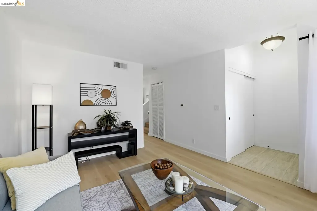 9729 Elmview Drive Oakland CA 94603