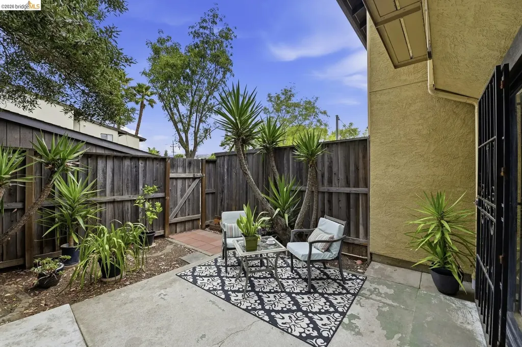 9729 Elmview Drive Oakland CA 94603