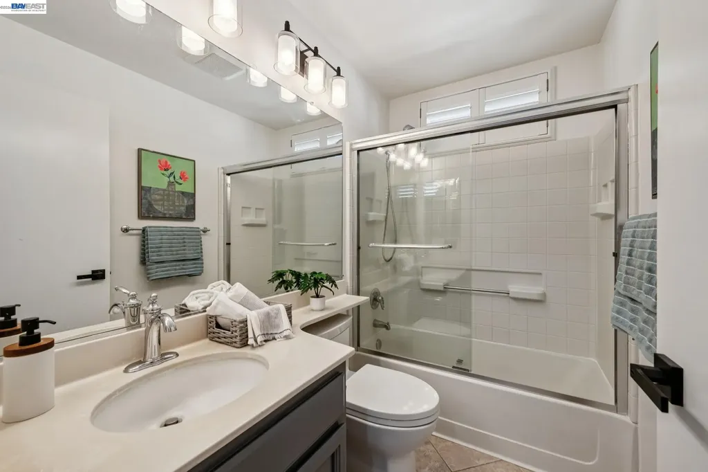12 Britt Court Alameda CA 94502