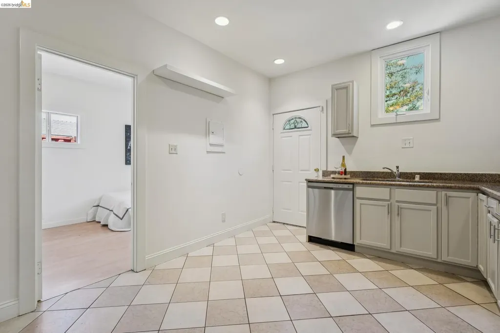 220 Marina Way Richmond CA 94801