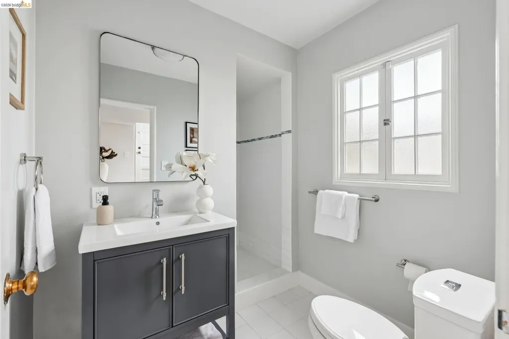 3975 Oakmore Road Oakland CA 94602