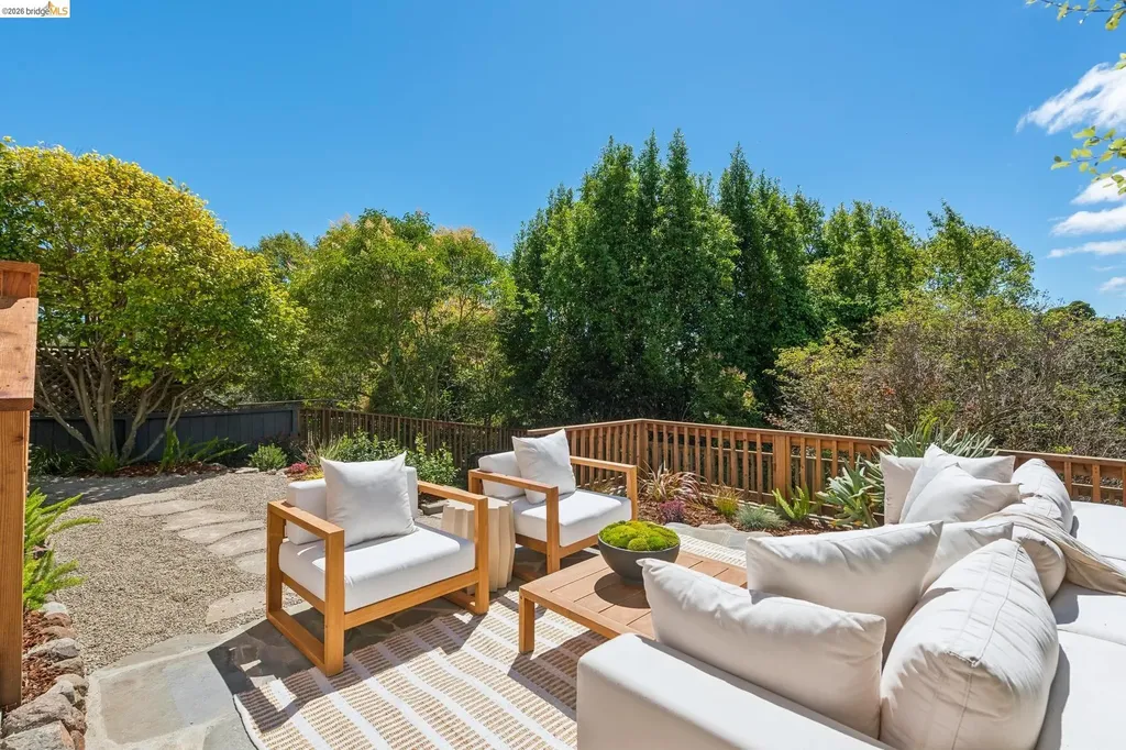 3975 Oakmore Road Oakland CA 94602